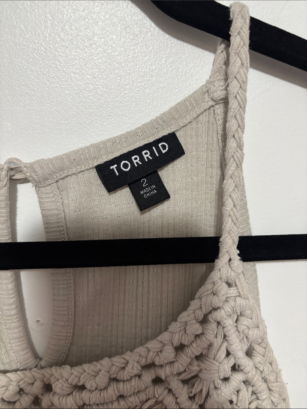 TORRID Taupe Macrame Crochet Neckline Tiered Cami Tank Top Size 2 - Picture 3 of 5